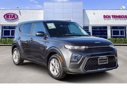 Certified 2022 Kia Soul S image 3