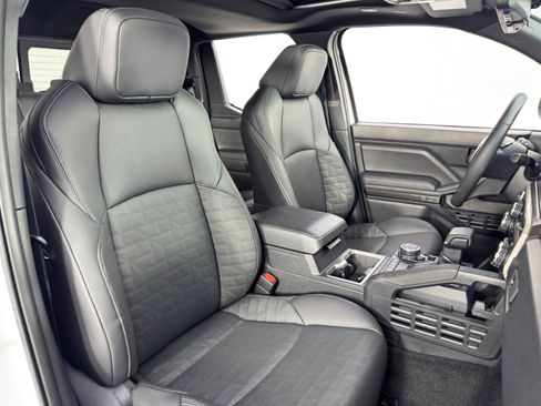 Used 2024 Toyota Tacoma TRD Sport w/ TRD Sport Premium Package image 39