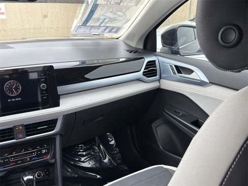 New 2026 Volkswagen Taos SE image 28