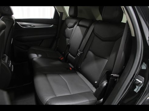 Used 2019 Cadillac XT5 Luxury w/ LPO, Black Ice Package AWD/4WD image 21