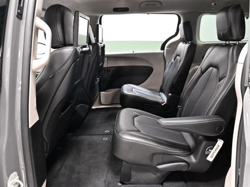 Used 2023 Chrysler Pacifica Touring-L w/ Uconnect Theater Family Group FWD image 56