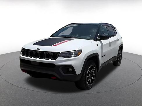 Used 2025 Jeep Compass Trailhawk AWD/4WD image 7