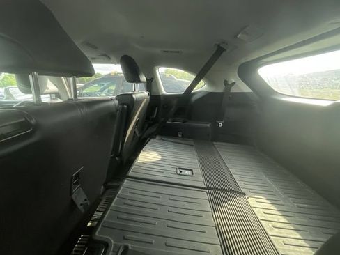 Used 2022 Toyota Highlander XLE AWD/4WD image 14