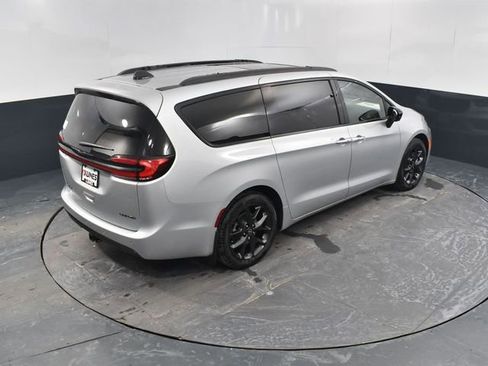 New 2026 Chrysler Pacifica Limited w/ S Appearance Package FWD image 52