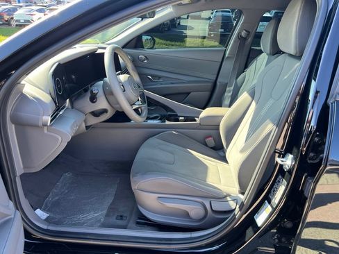 Used 2023 Hyundai Elantra SEL w/ Convenience Package FWD image 6