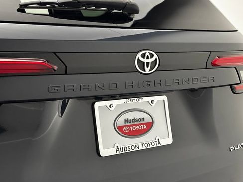 Used 2024 Toyota Grand Highlander AWD Hybrid image 8