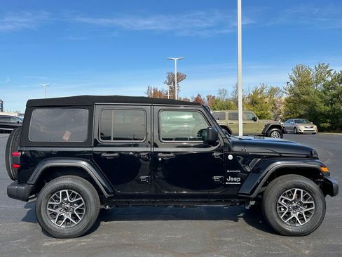 Certified 2024 Jeep Wrangler Sahara w/ Technology Group image 8