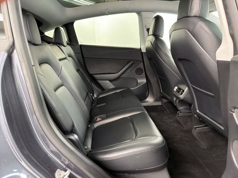 Used 2021 Tesla Model Y Long Range AWD/4WD image 29