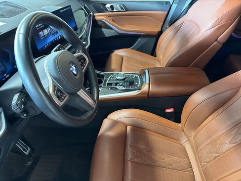 Used 2024 BMW X7 xDrive40i w/ M Sport Package image 4