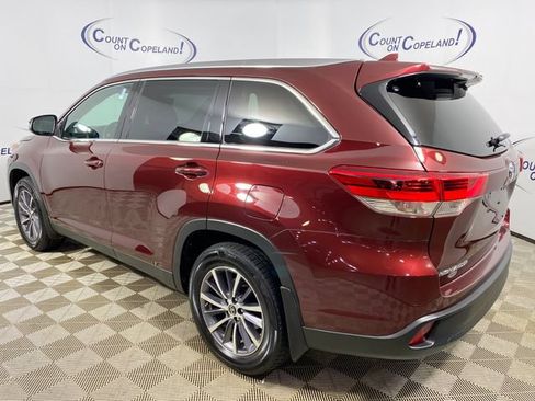 Used 2019 Toyota Highlander XLE AWD/4WD image 4