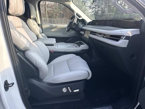 New 2026 Lincoln Navigator L Reserve image 13