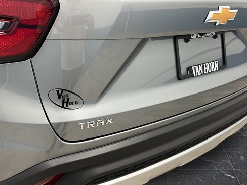 Used 2025 Chevrolet Trax LT w/ LT Convenience Package FWD image 36