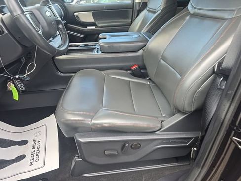 Used 2025 Ford Expedition Max Active RWD image 9