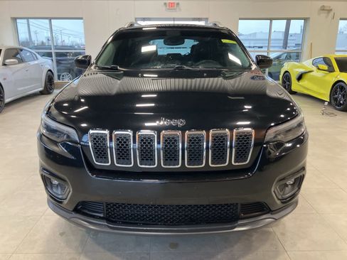 Used 2019 Jeep Cherokee Latitude Plus w/ Comfort/Convenience Group image 2