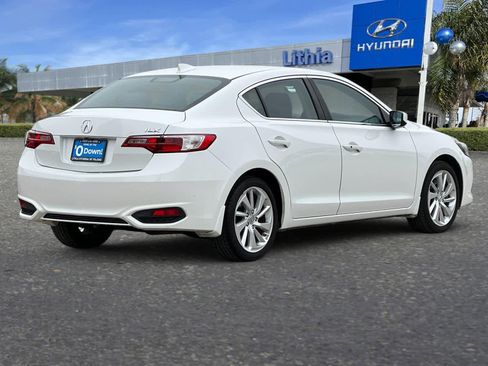 Used 2017 Acura ILX w/ Premium Package image 2