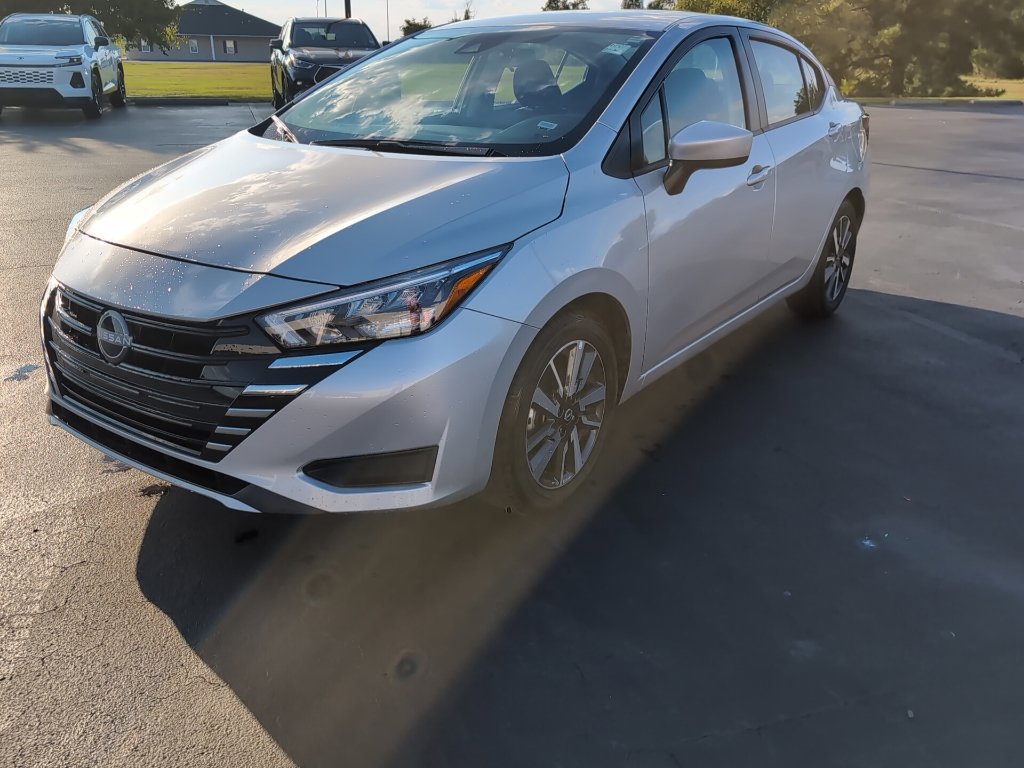 Used 2025 Nissan Versa SV FWD image 1