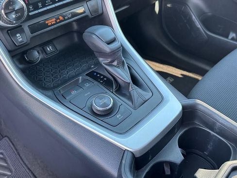 Used 2019 Toyota RAV4 LE w/ Carpet Mat Package AWD/4WD image 25