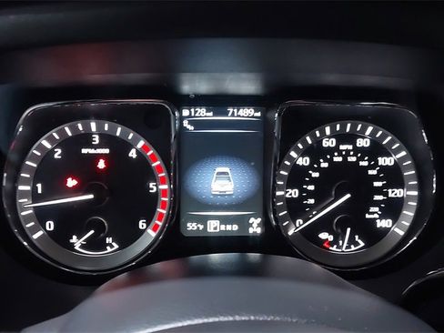 Used 2017 Nissan Titan SV image 22