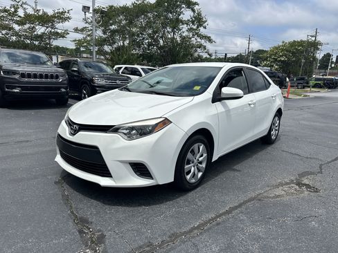 Used 2015 Toyota Corolla LE FWD image 5
