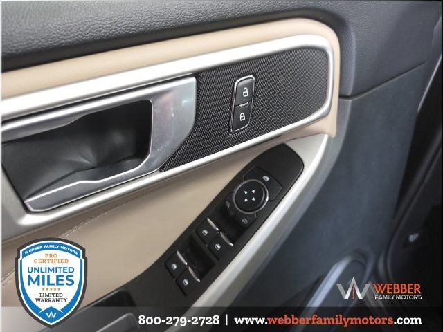 Used 2023 Ford Explorer XLT w/ Equipment Group 202A AWD/4WD image 18