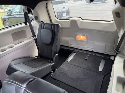 Used 2020 Dodge Grand Caravan SXT FWD image 15