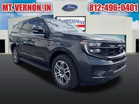 Used 2025 Ford Expedition Active AWD/4WD image 3