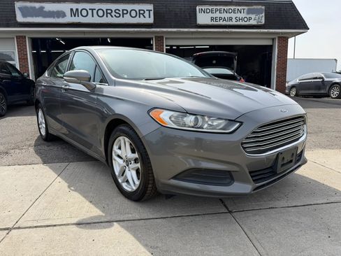 Used 2014 Ford Fusion SE image 3