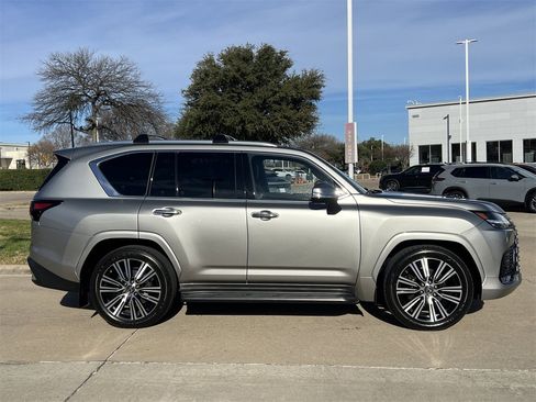 Used 2023 Lexus LX 600 4WD w/ Luxury Package image 3