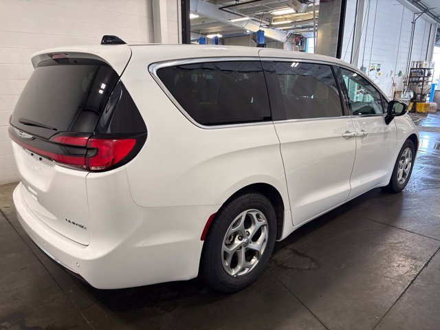 Used 2024 Chrysler Pacifica Limited FWD image 4