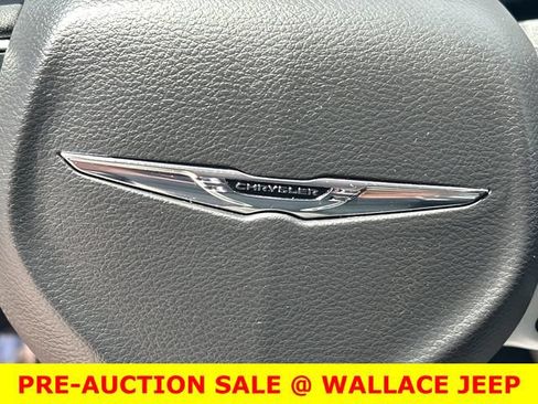Used 2024 Chrysler Pacifica Touring-L FWD image 25