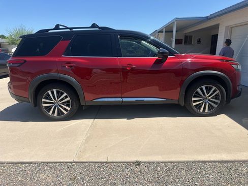 Used 2022 Nissan Pathfinder Platinum w/ Cargo Package image 4
