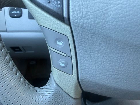 Used 2011 Toyota Avalon Limited FWD image 18