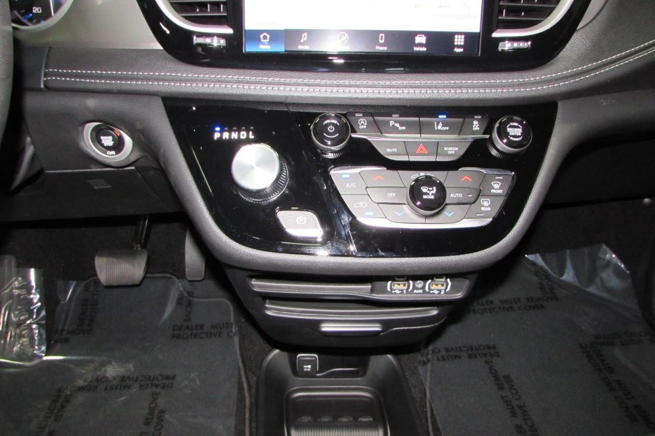 New 2025 Chrysler Pacifica Select FWD image 20