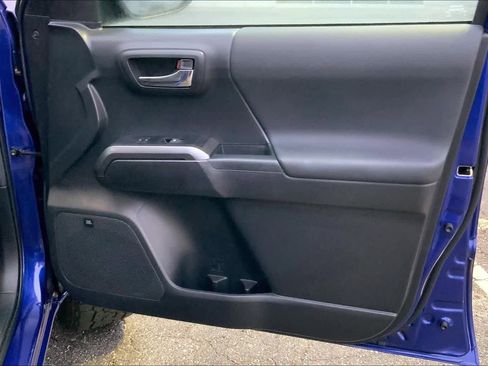 Used 2022 Toyota Tacoma TRD Sport w/ TRD Premium Sport Package image 22