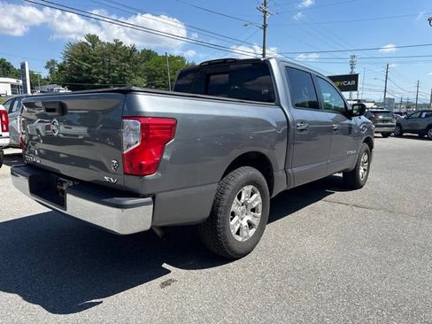 Used 2017 Nissan Titan SV RWD image 6