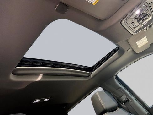 Used 2025 Chevrolet Silverado 1500 LTZ w/ LTZ Premium Package image 17