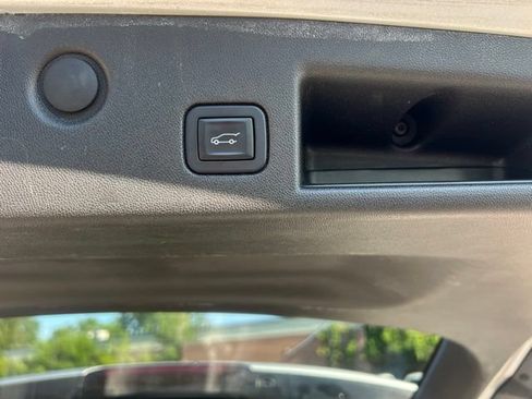 Used 2018 Chevrolet Equinox LT AWD/4WD image 15