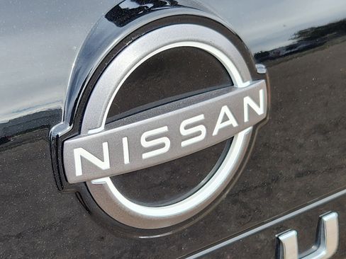 Used 2023 Nissan Rogue S image 11