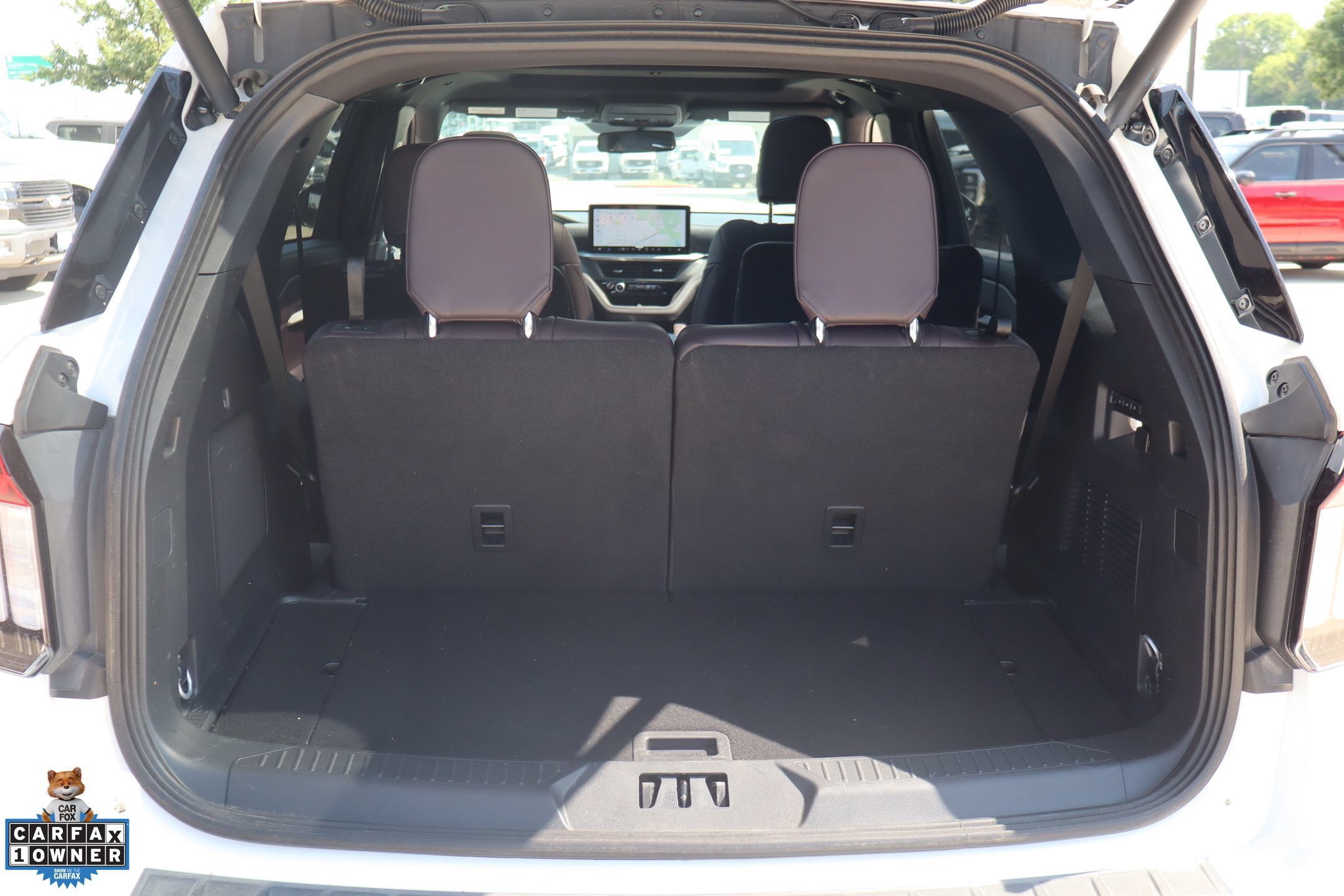 Certified 2025 Ford Explorer Platinum RWD image 28