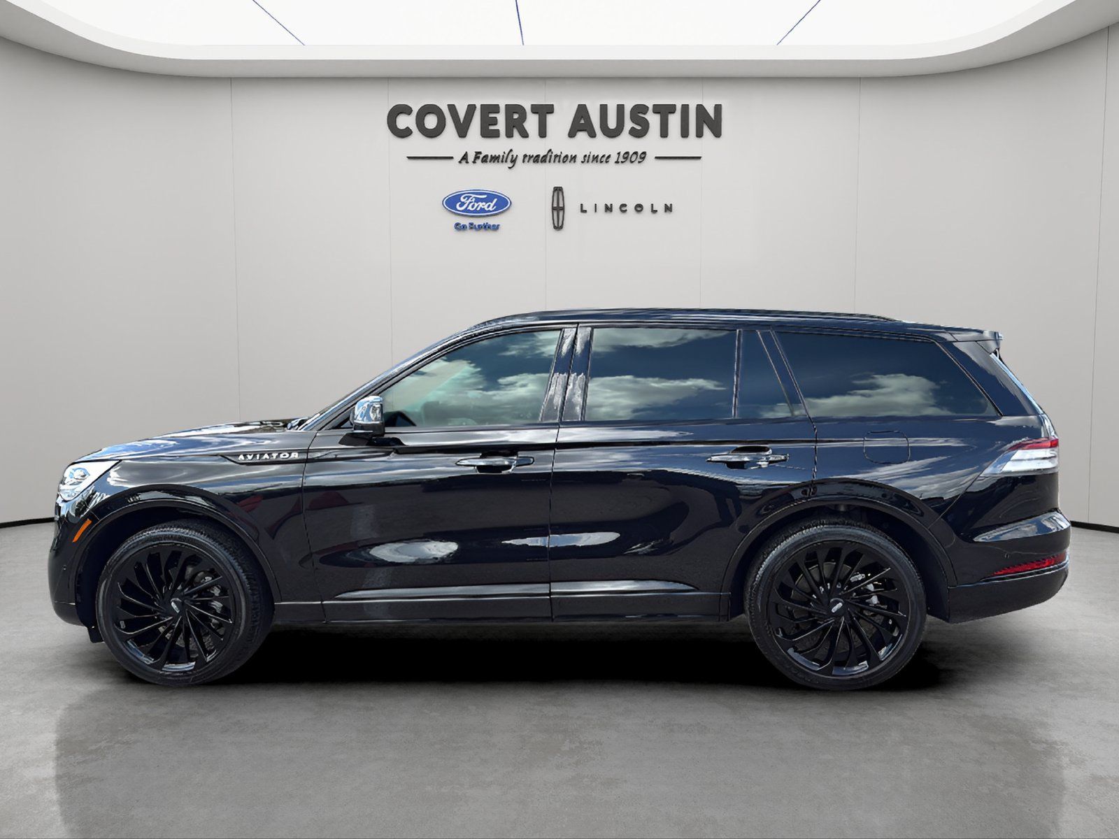 Used 2023 Lincoln Aviator Reserve w/ Equipment Group 201A AWD/4WD image 2