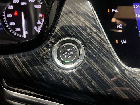 Used 2024 Cadillac XT6 Premium Luxury w/ Technology Package image 15