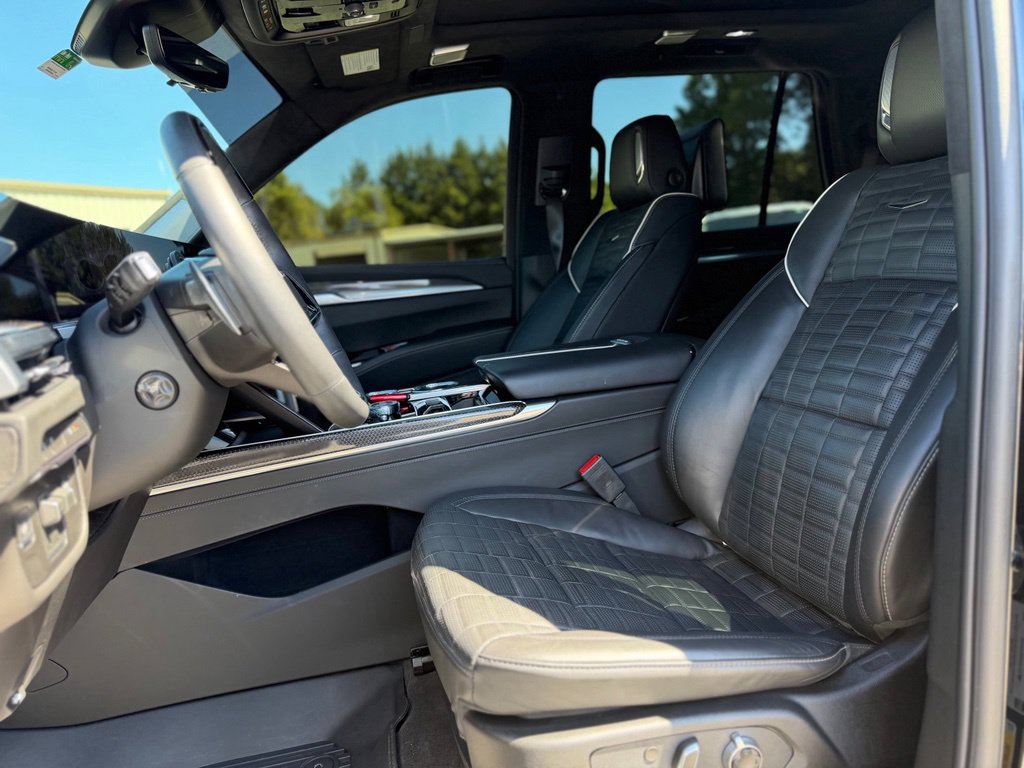 Used 2026 Cadillac Escalade V w/ LPO, ONYX Package AWD/4WD image 7