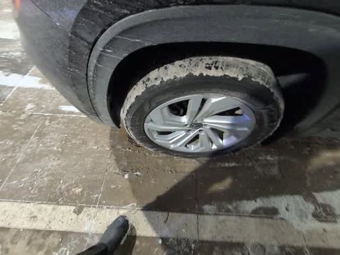 Certified 2023 Volkswagen Atlas SE image 8