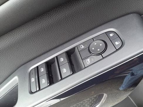 New 2025 Nissan Pathfinder S image 19