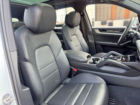 Used 2024 Porsche Cayenne AWD/4WD image 39