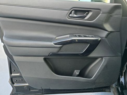 Used 2024 Nissan Pathfinder SV image 22