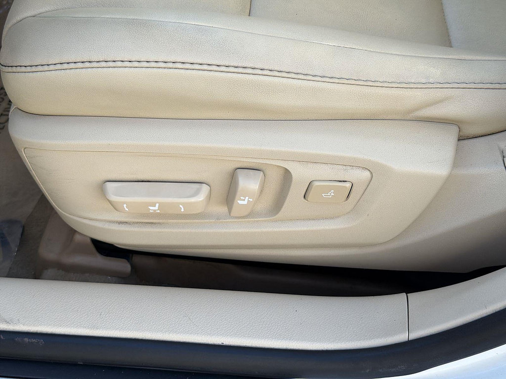 Used 2013 Lexus ES 300h w/ Premium Pkg FWD image 33