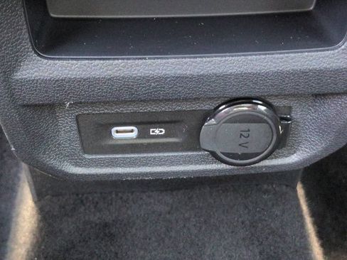 Used 2022 Volkswagen Tiguan SE R-Line FWD image 14