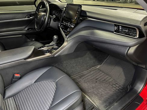 Used 2022 Toyota Camry SE w/ Audio Upgrade Package FWD image 11