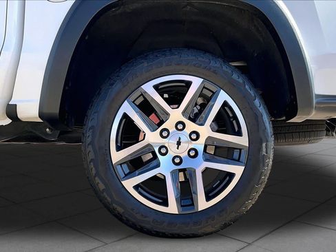 Used 2024 Chevrolet Colorado Z71 w/ Z71 Convenience Package 2 AWD/4WD image 11